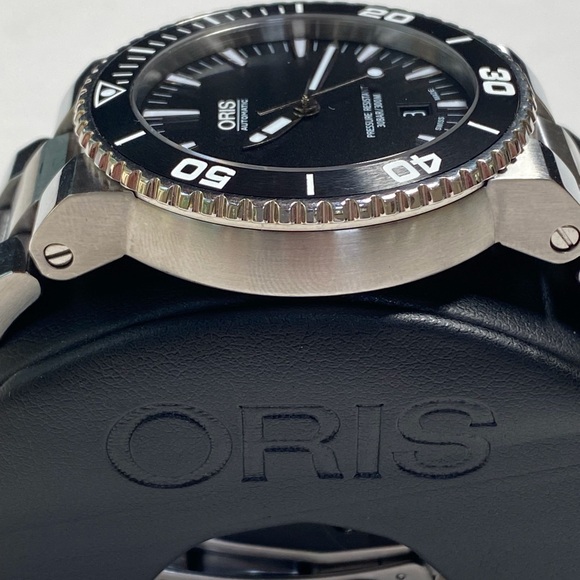 Men’s Oris Aquis Date 43mm Watch - Picture 4 of 16